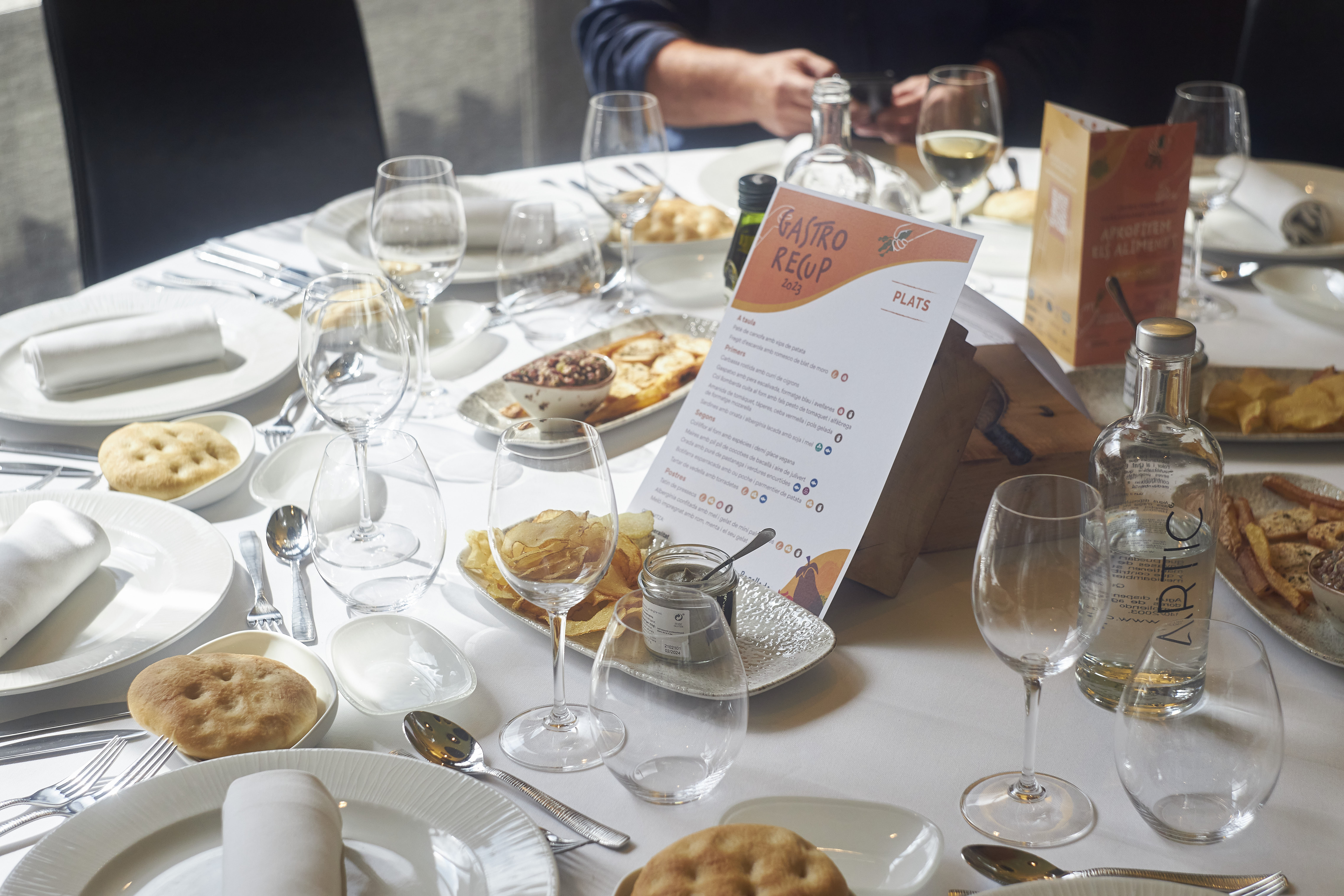 Photography from: El CETT-UB y Gastrorecup, en contra del desperdicio alimentario. | Aula Restaurant